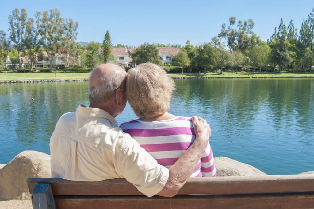 Top 5 Benefits of Living in a Retirement Community - Copeland Oaks